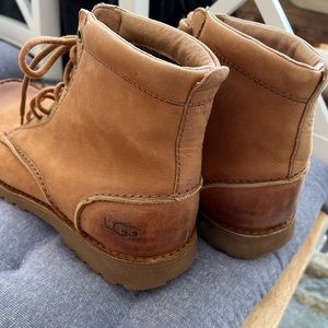 Mens size 11 Ugg boots. Great condition.